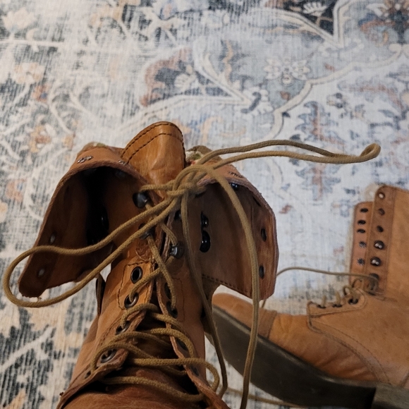 Steve Madden fold over boots. - Picture 5 of 9